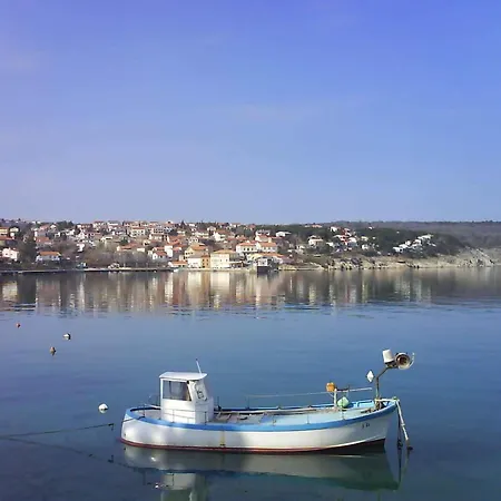 3 アパート シロ